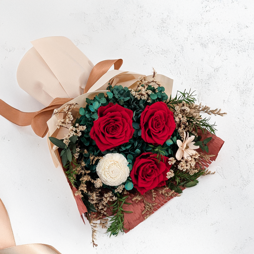 Bukiet Premium w pudełku - EVERGIVE – A Lasting Gesture – Crimson Charm