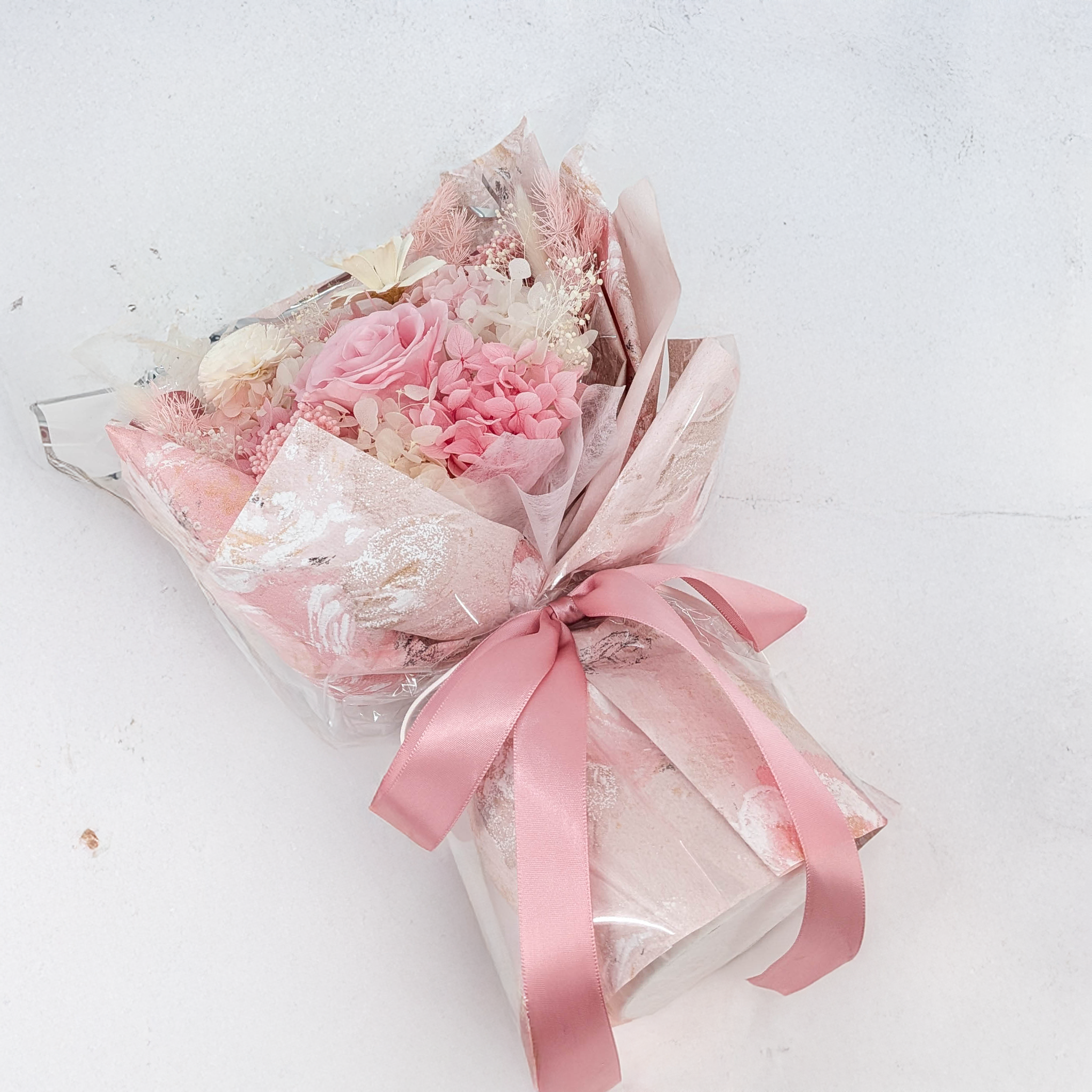 Bukiet Premium w pudełku - EVERGIVE – A Lasting Gesture – Pink Blush