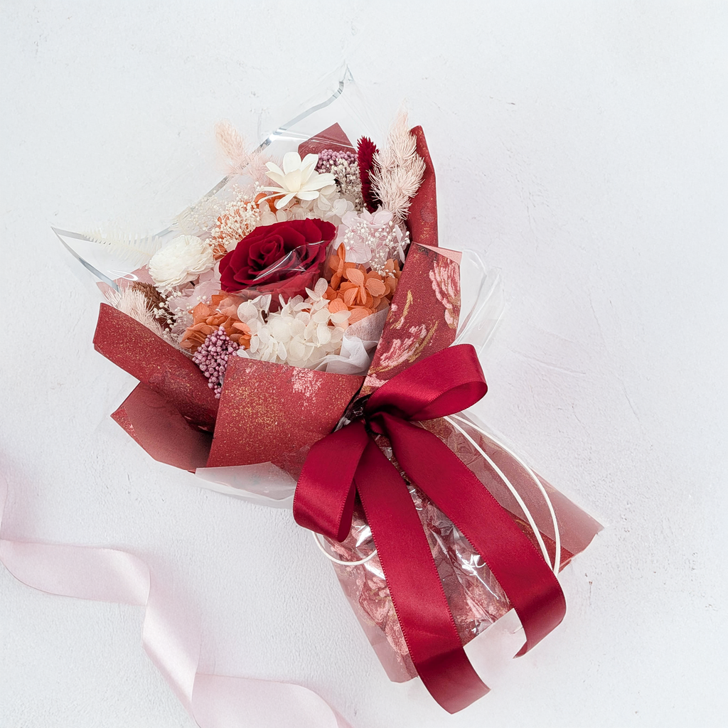 Bukiet Premium w pudełku - EVERGIVE – A Lasting Gesture – Red Blush